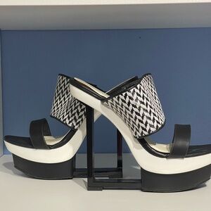 Stylish Black and White Women's Platform Sandals